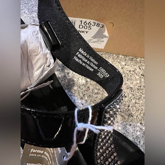 Comfort Plus by Predictions Women's Swanky Black White Embellished Wedge. 8W - Picture 2 of 11